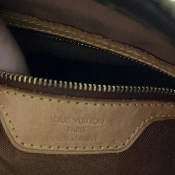 Louis Vuitton - Picture 2 of 3